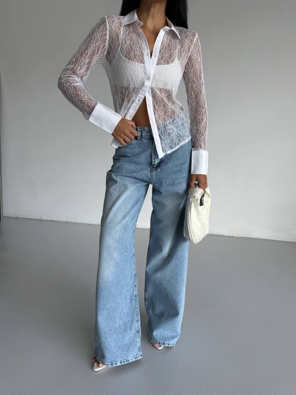 Elegante Spitzenbluse mit Polo-Kragen