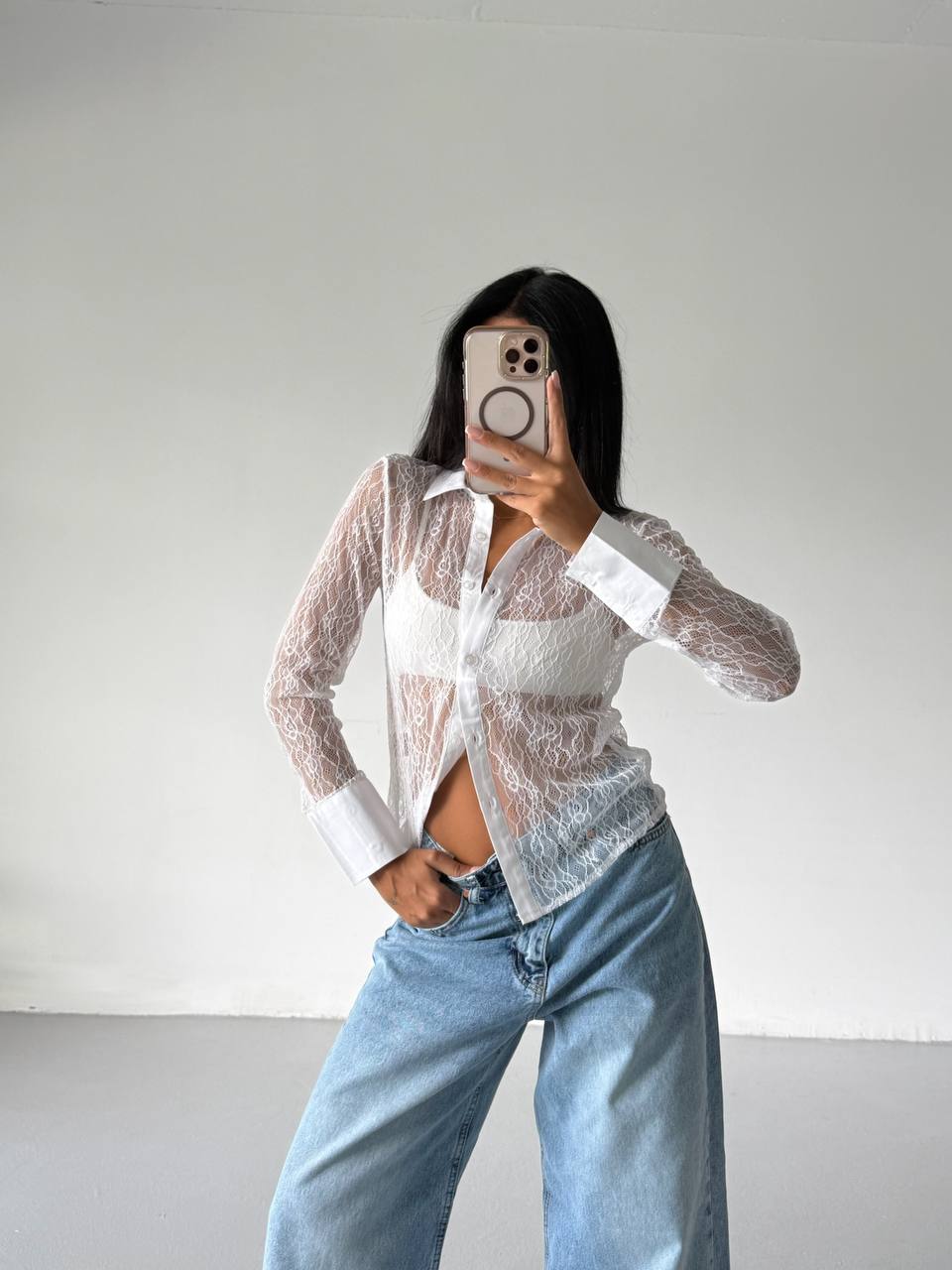 Elegante Spitzenbluse mit Polo-Kragen