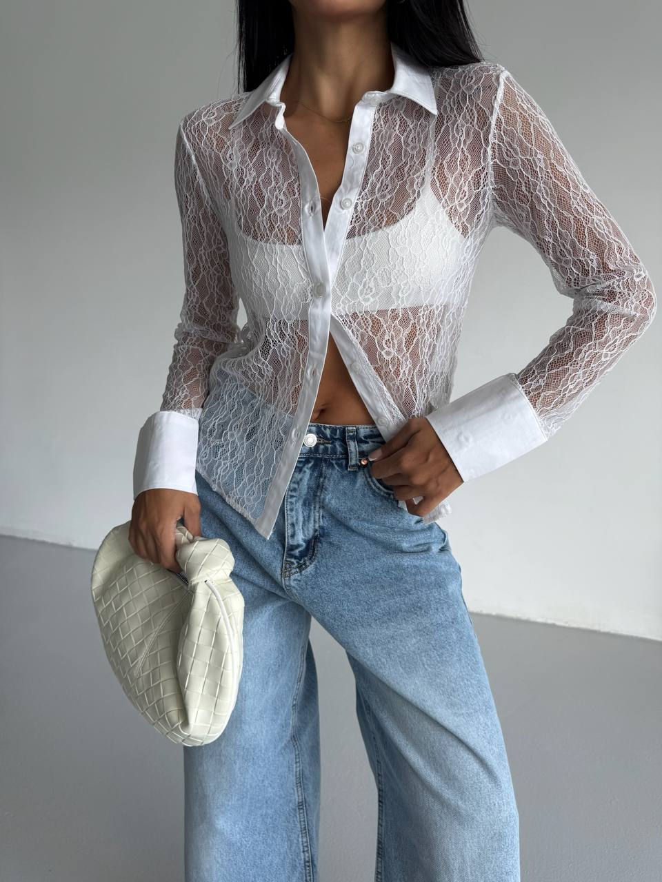 Elegante Spitzenbluse mit Polo-Kragen